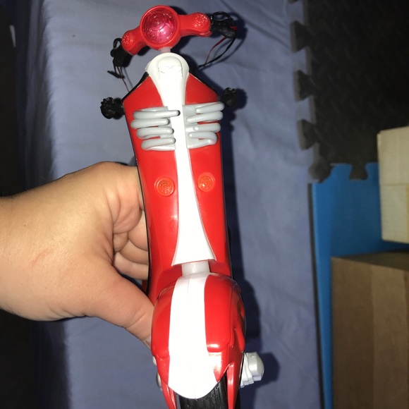 Monster High Ghoulia Yelps Scooter - Picture 5 of 5